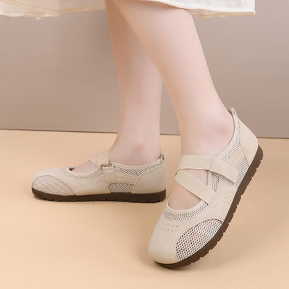 “Your Feet’s New Best Friend—Sneakers So Comfy, You’ll Forget They’re Mom Shoes! 👟💨”