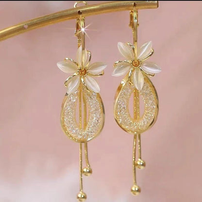 📢📢33% OFF !! ⏰Elegant Flower Tassel Dangle Earrings