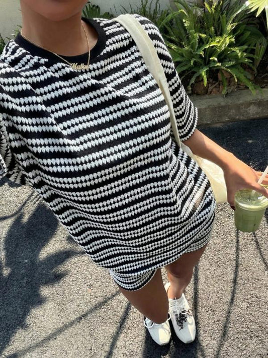 🌸 40% OFF NOW! 🌸American Vintage 2-Piece Set – Striped Tee + High Waist Shorts